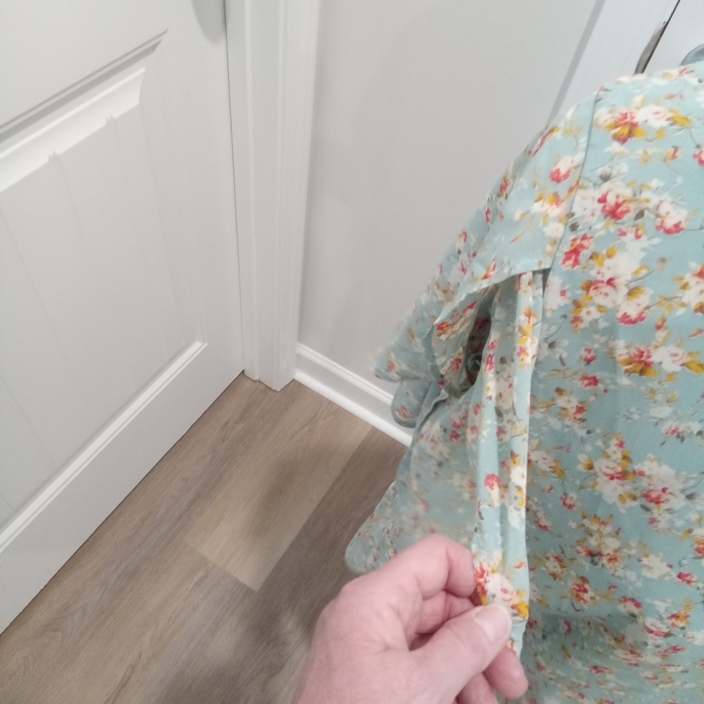 2-$10... Bloomchic Size 22-24 Floral Print Blouse With Flutter Sleeves - Picture 12 of 13